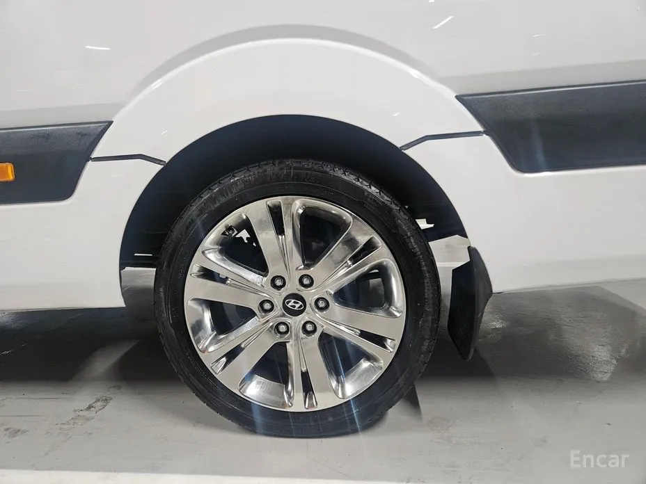 Hyundai Solati 2015 15-seater