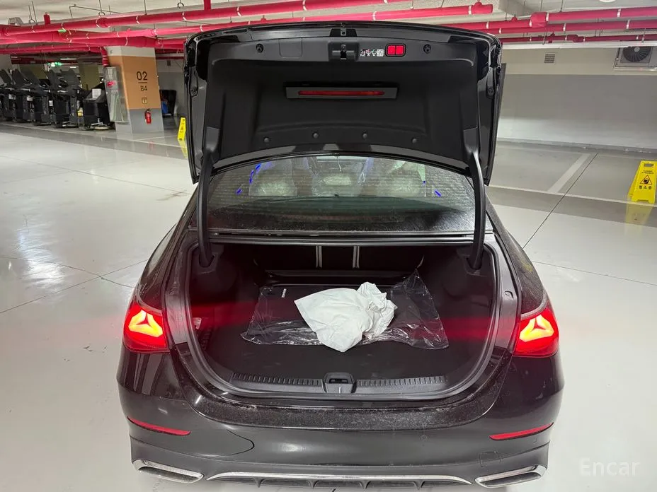 Mercedes-Benz E-Class 2024 E300 4MATIC AMG Line