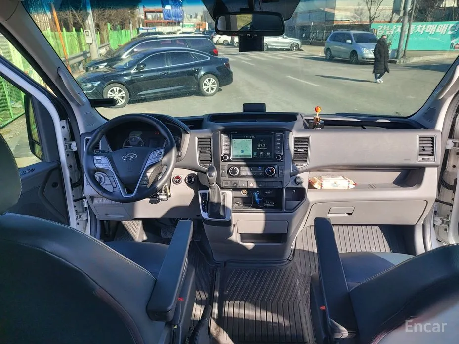 Hyundai Solati 2015 15-seater