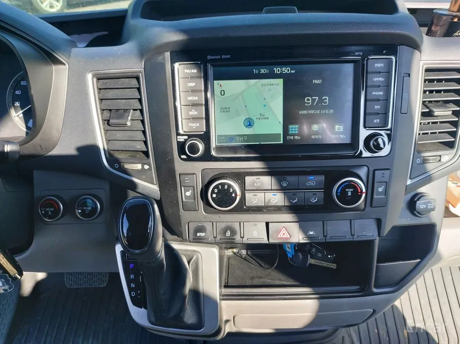 Hyundai Solati 2015 15-seater