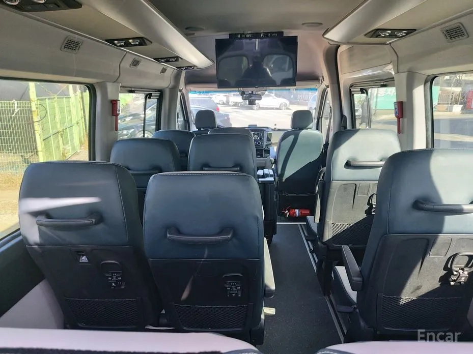 Hyundai Solati 2015 15-seater