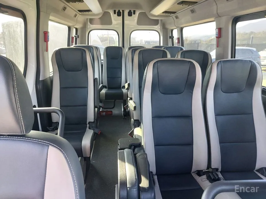 Hyundai Solati 2015 15-seater