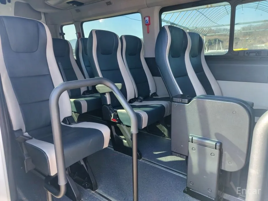 Hyundai Solati 2015 15-seater