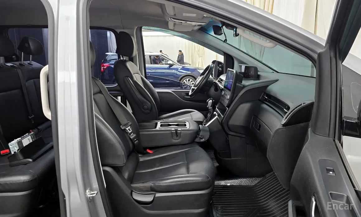 Hyundai Staria 2021 4WD Tourer 9-Seater