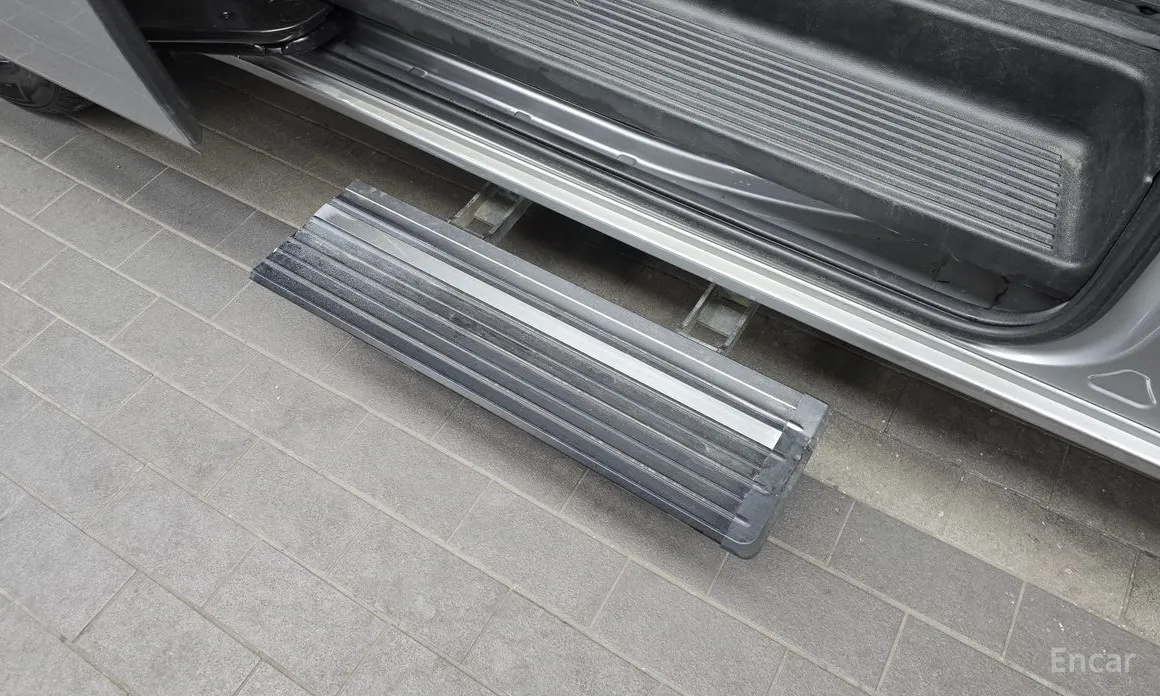 Hyundai Staria 2021 4WD Tourer 9-Seater