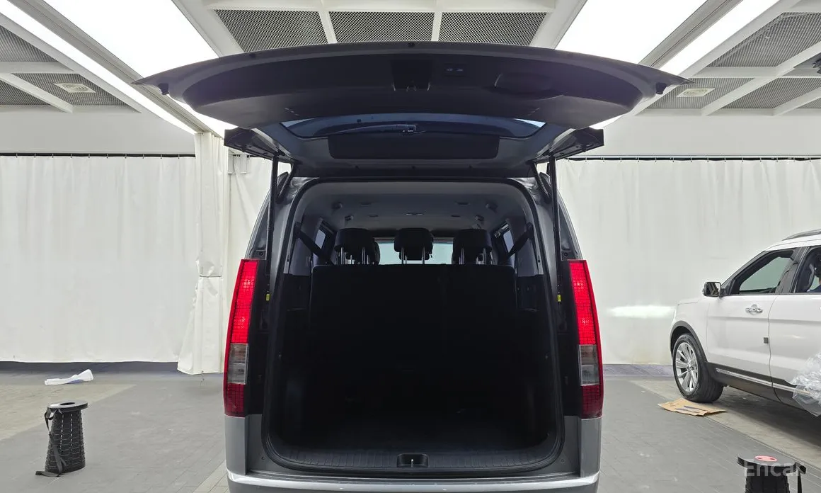 Hyundai Staria 2021 4WD Tourer 9-Seater