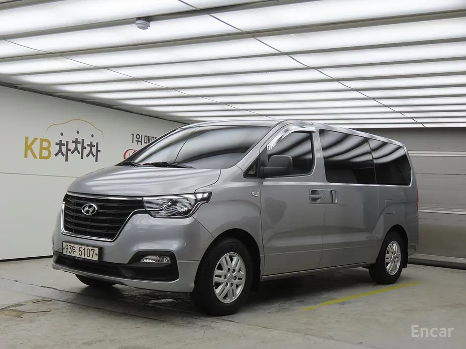Hyundai Starex 2017 Van 3-Seater