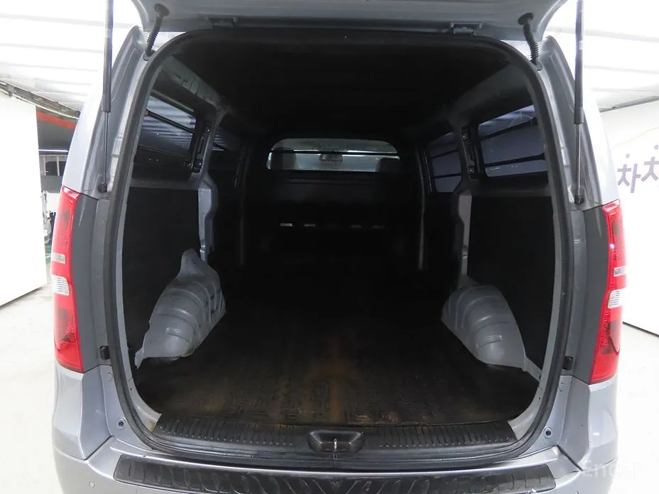 Hyundai Starex 2017 Van 3-Seater