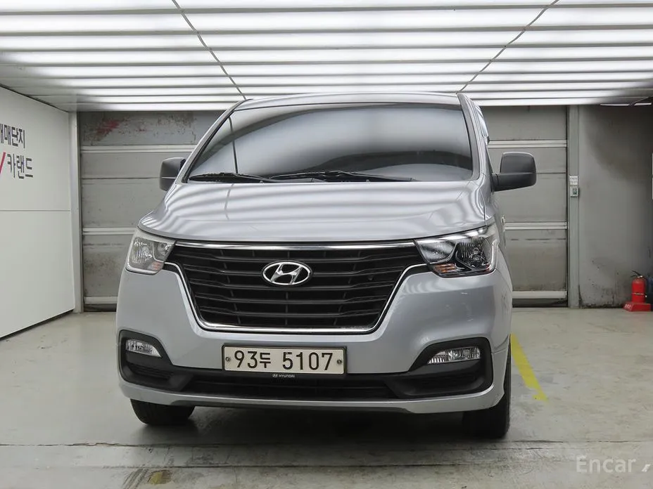 Hyundai Starex 2017 Van 3-Seater