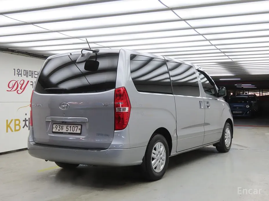 Hyundai Starex 2017 Van 3-Seater