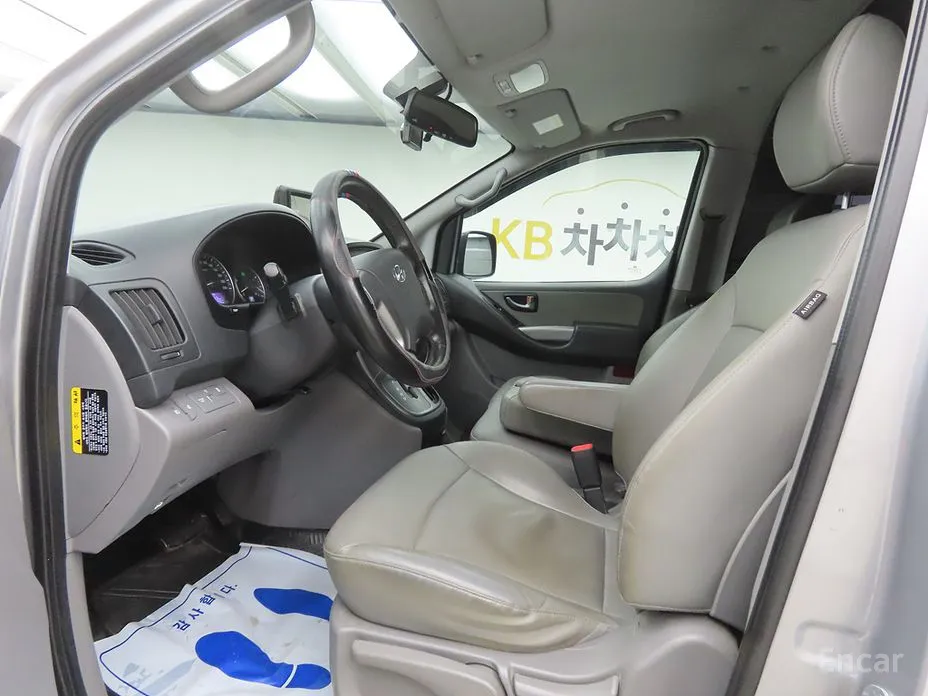 Hyundai Starex 2017 Van 3-Seater