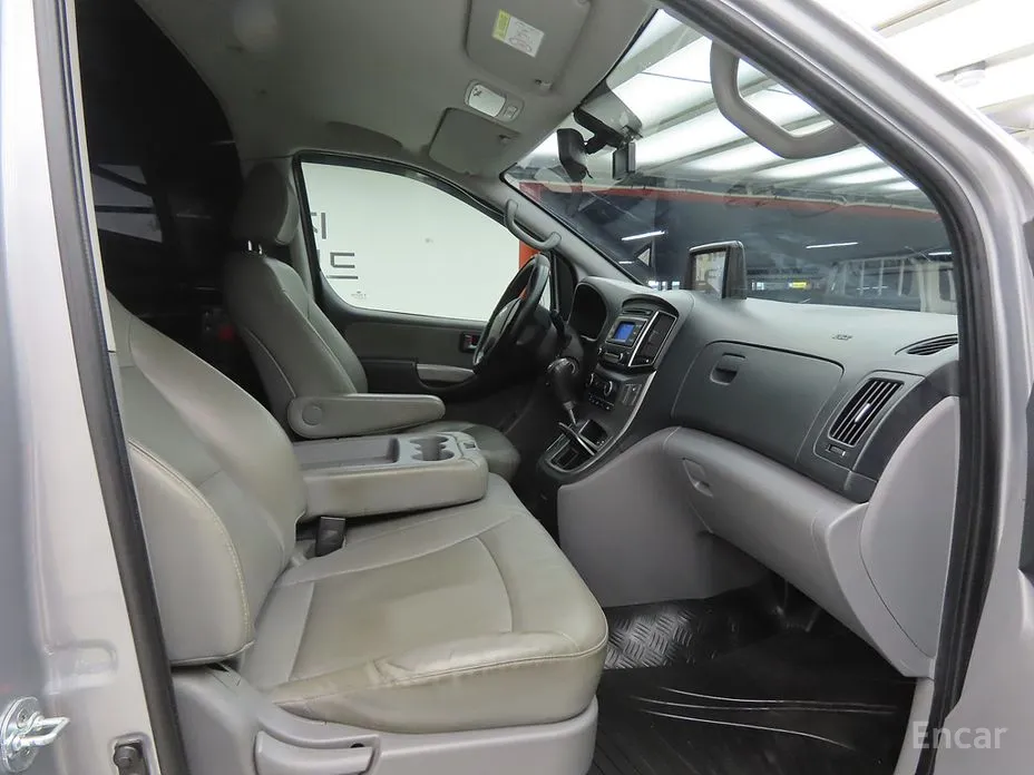 Hyundai Starex 2017 Van 3-Seater