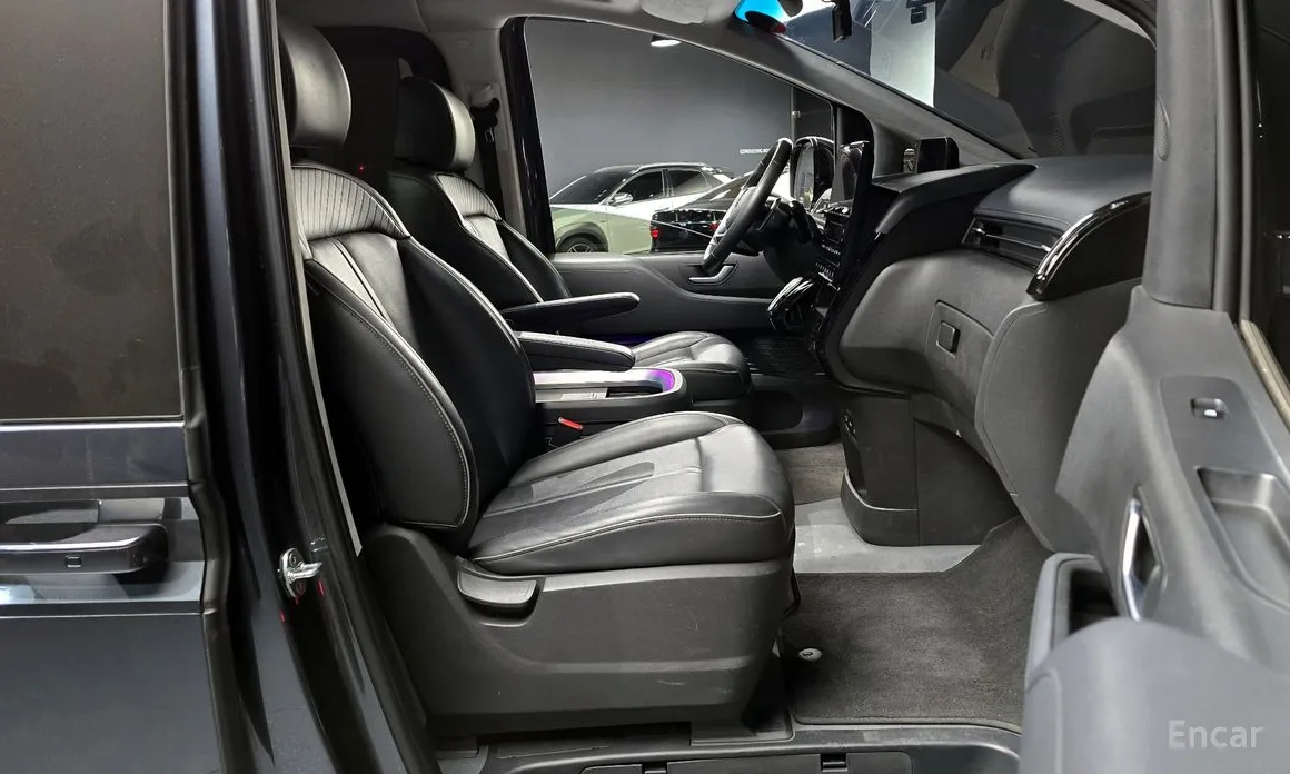 Hyundai Staria 2021 Lounge 9-Seater