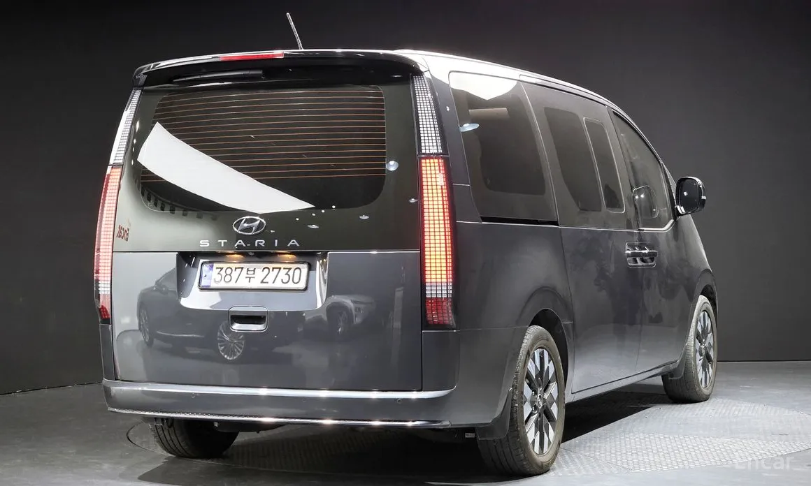 Hyundai Staria 2021 Lounge 9-Seater