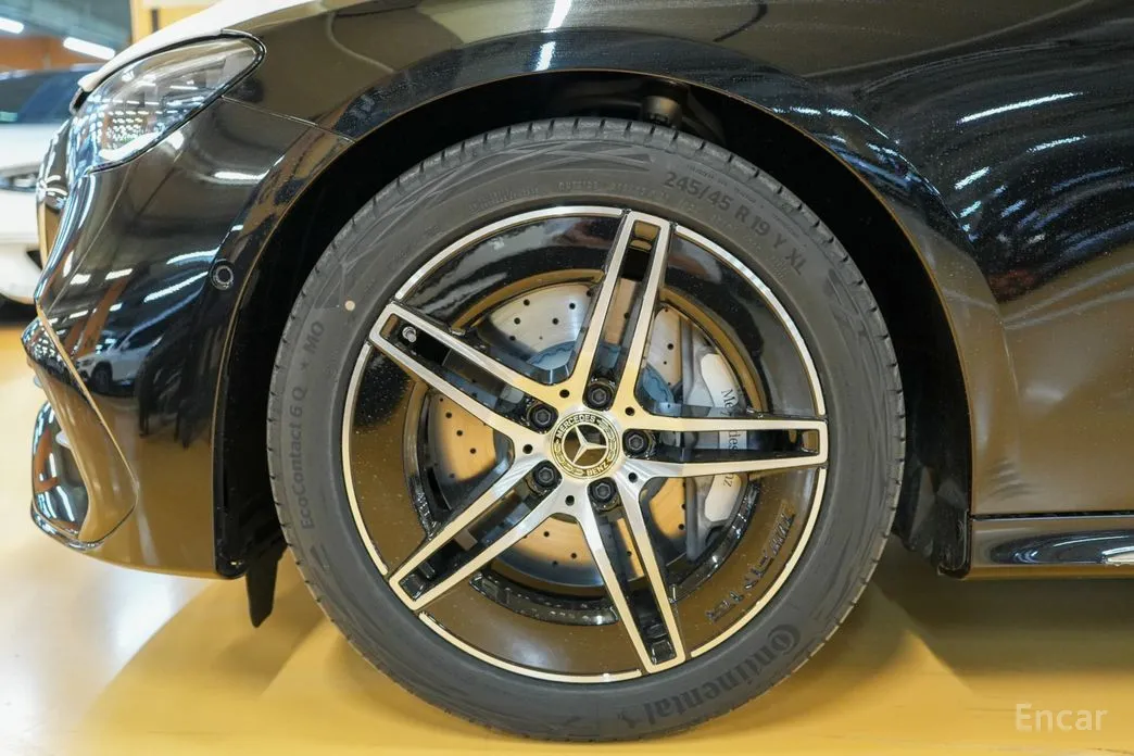 Mercedes-Benz E-Class 2024 E300 4MATIC AMG Line