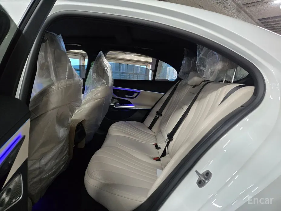 Mercedes-Benz E-Class 2024 E300 4MATIC AMG Line