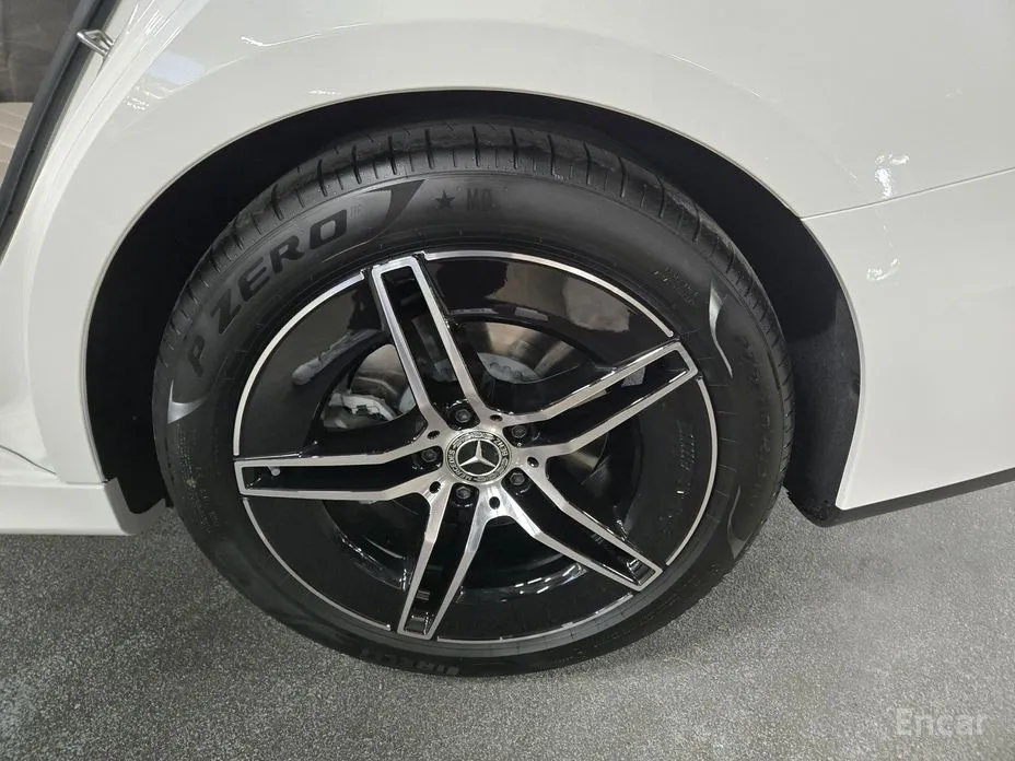 Mercedes-Benz E-Class 2024 E300 4MATIC AMG Line