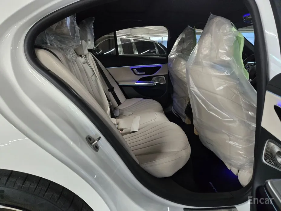 Mercedes-Benz E-Class 2024 E300 4MATIC AMG Line