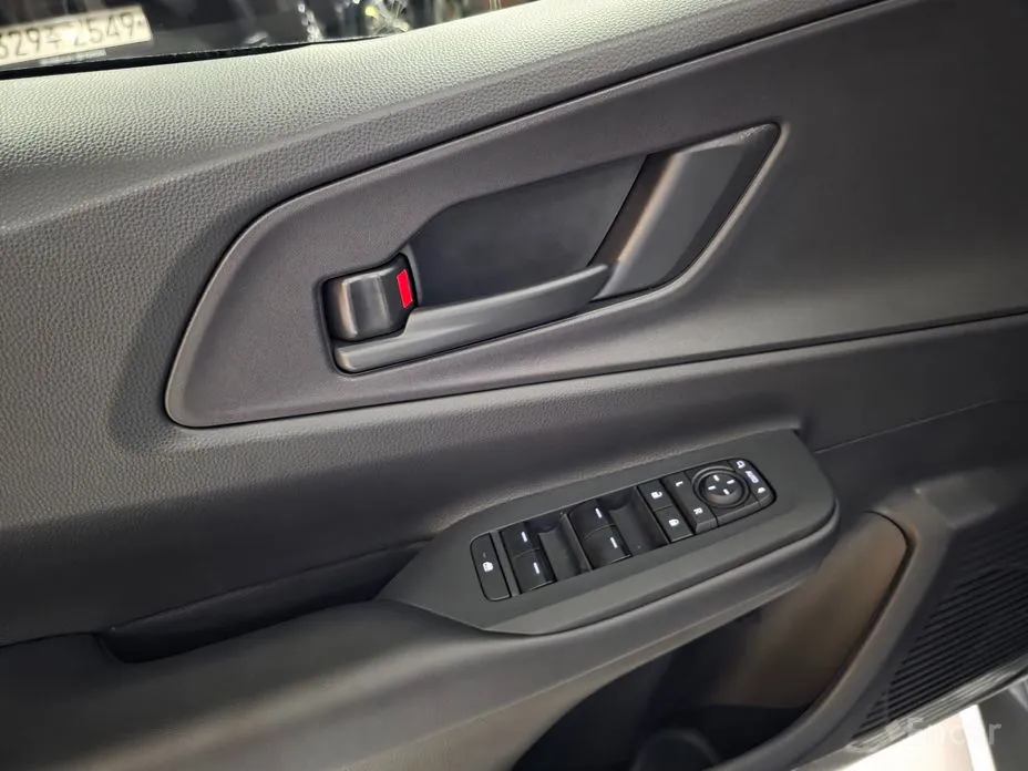 Toyota Prius 2023 2.0 PHEV SE