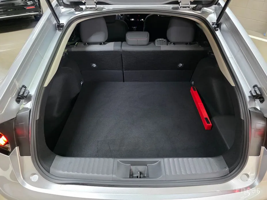 Toyota Prius 2023 2.0 PHEV SE