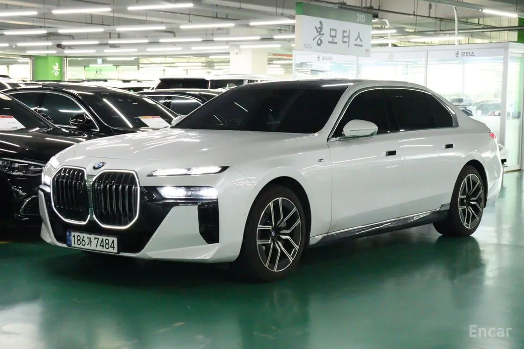 BMW 7 Series 2022 740i xDrive M Sport