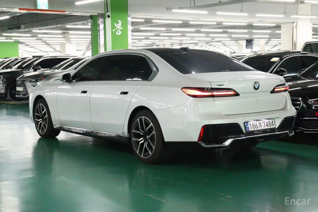 BMW 7 Series 2022 740i xDrive M Sport