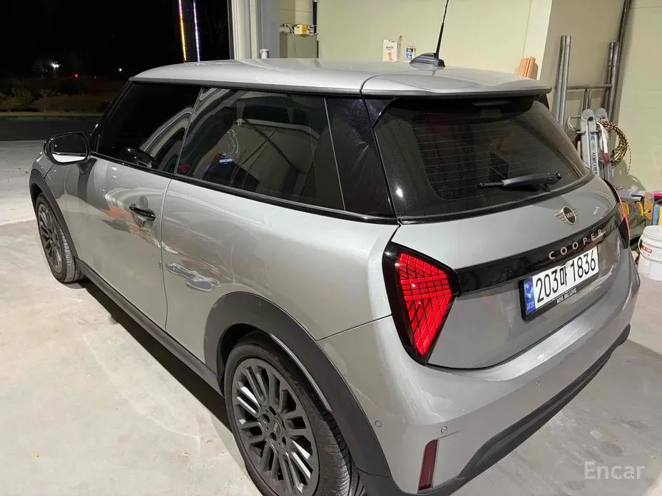 Mini Cooper 2024 Essential