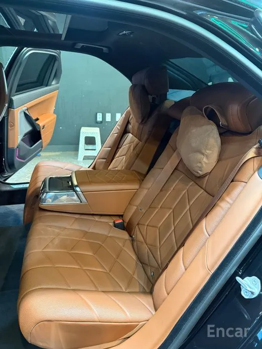 BMW 7 Series 2022 740i xDrive M Sport