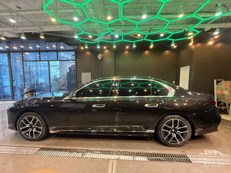 BMW 7 Series 2022 740i xDrive M Sport