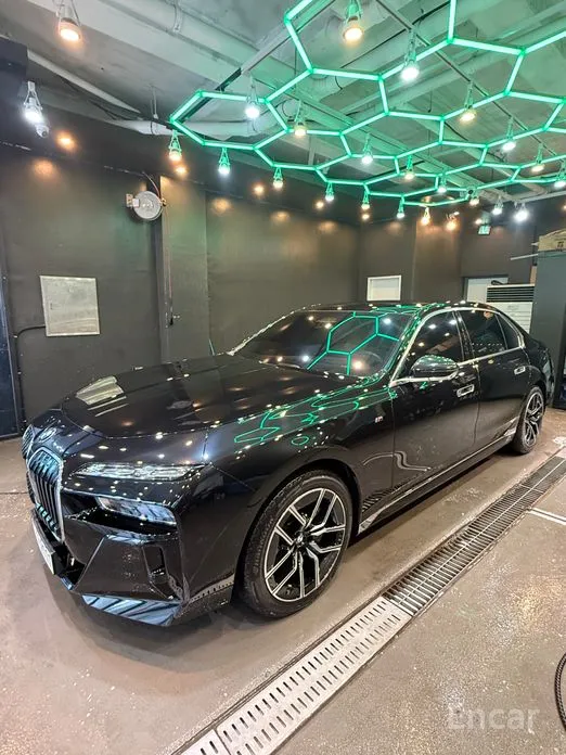 BMW 7 Series 2022 740i xDrive M Sport