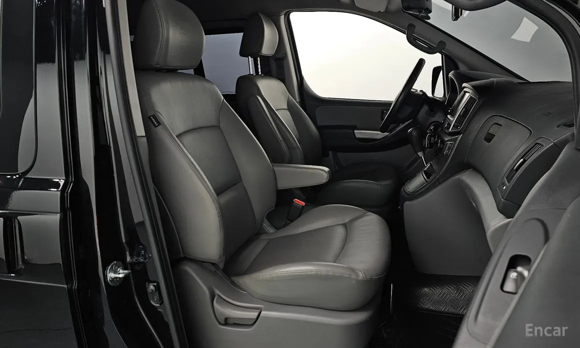 Hyundai Starex 2017 Van 5-Seater