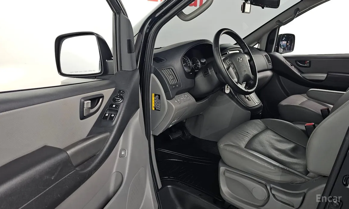 Hyundai Starex 2017 Van 5-Seater