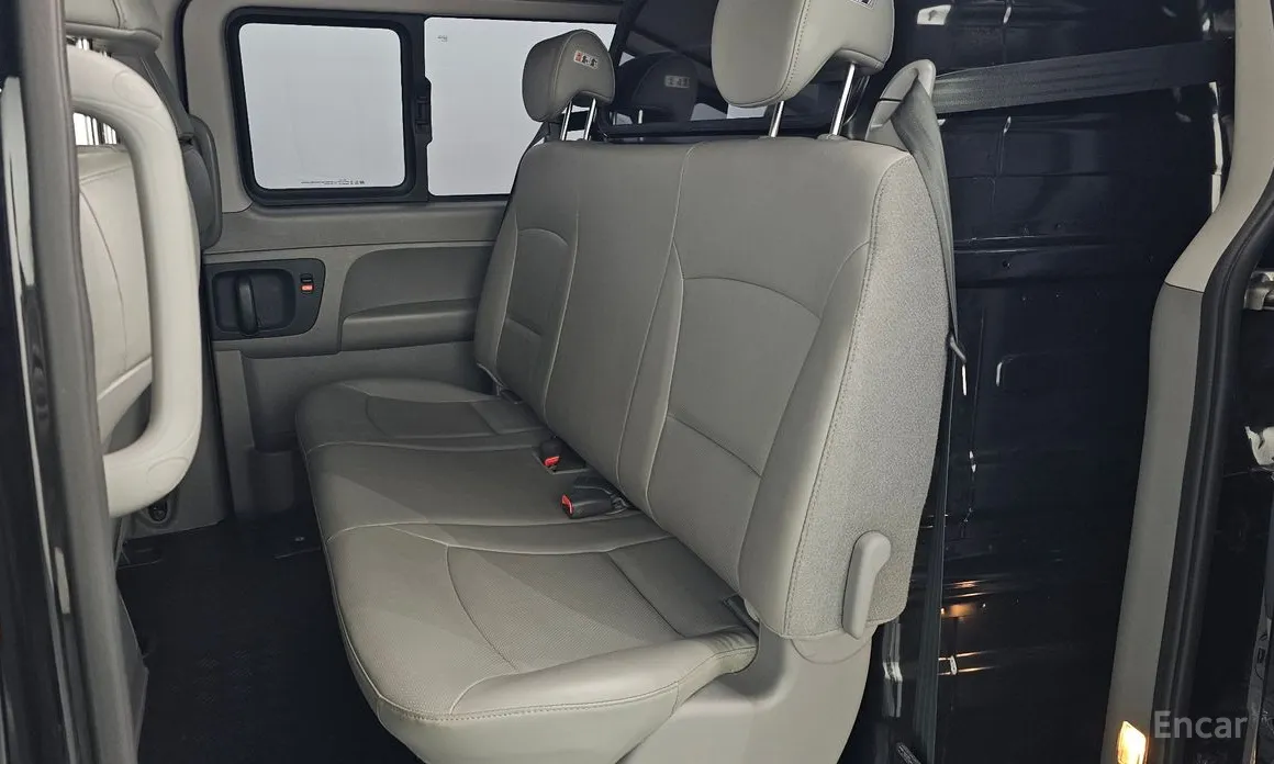 Hyundai Starex 2017 Van 5-Seater