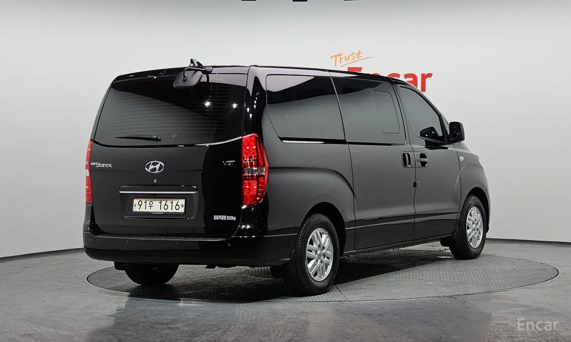 Hyundai Starex 2017 Van 5-Seater