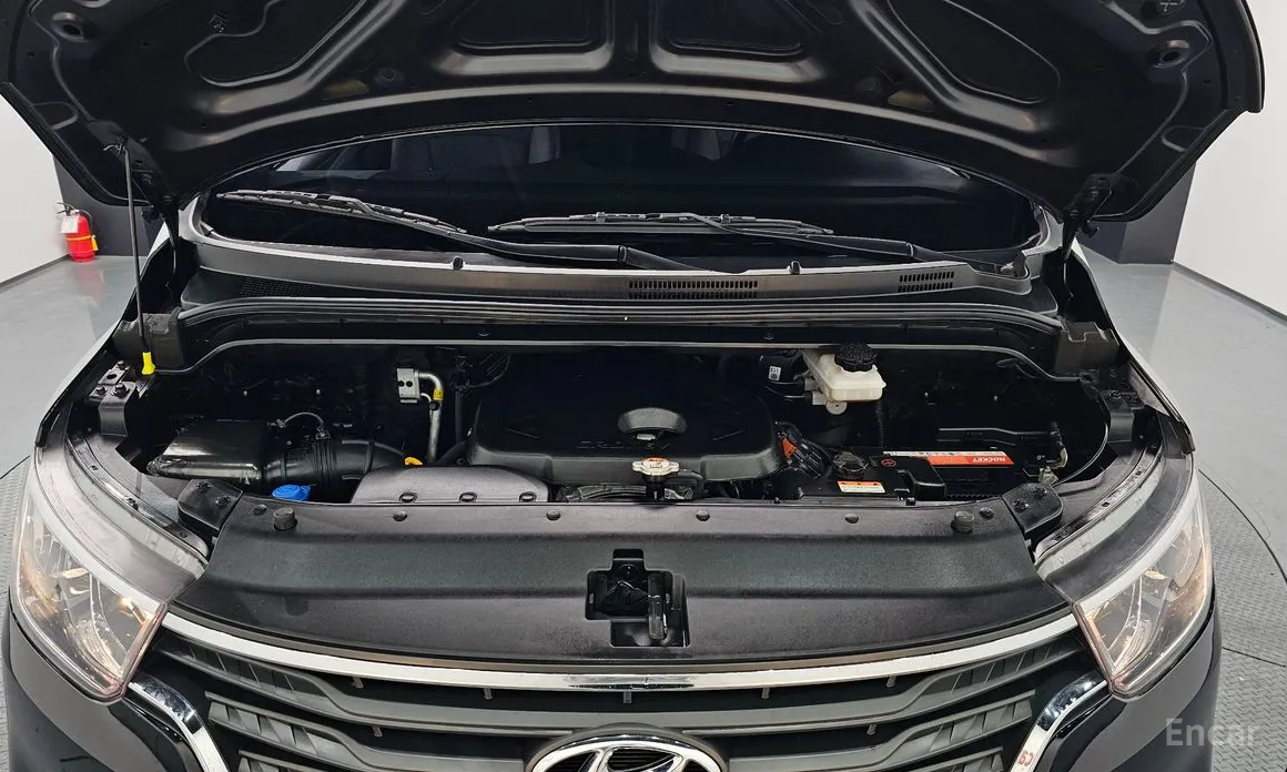 Hyundai Starex 2017 Van 5-Seater