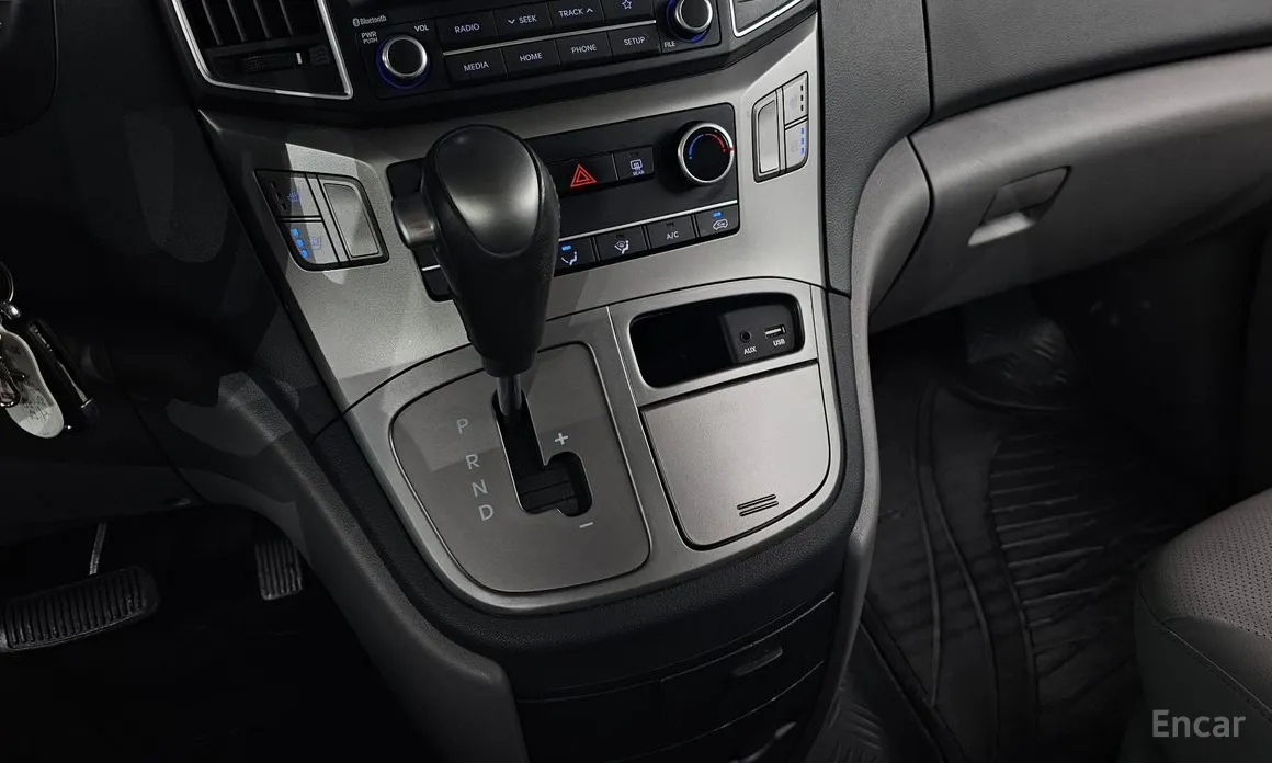 Hyundai Starex 2017 Van 5-Seater