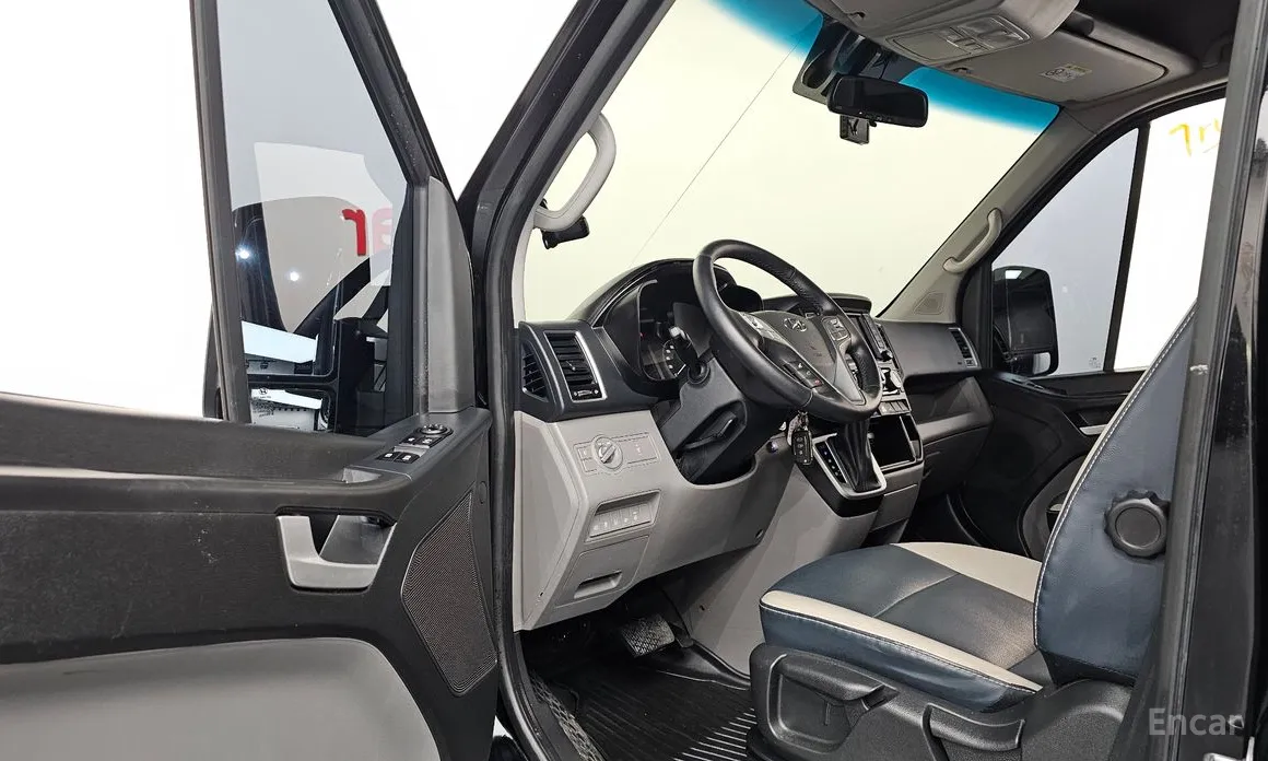 Hyundai Solati 2015 15-seater