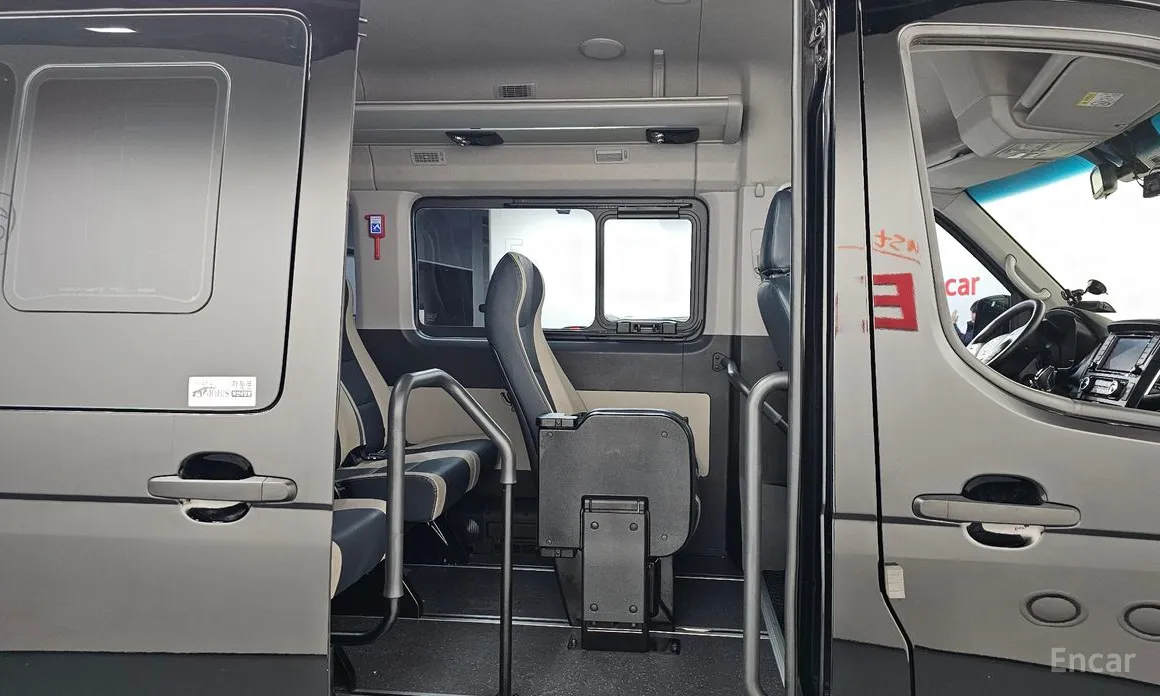 Hyundai Solati 2015 15-seater