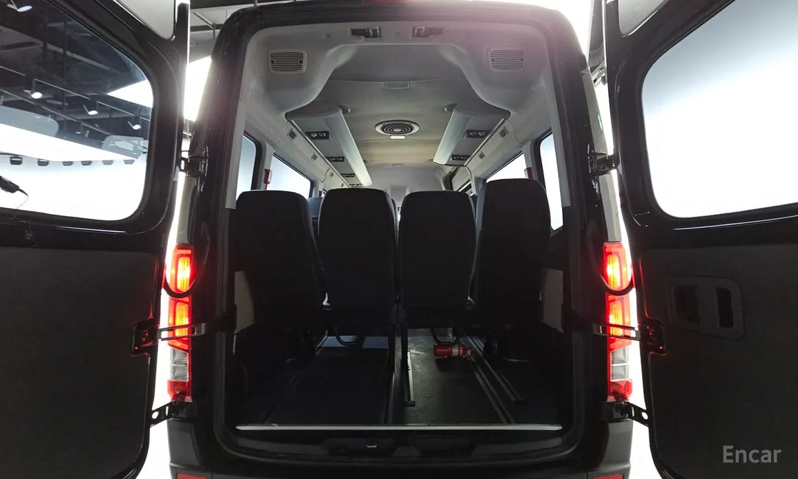 Hyundai Solati 2015 15-seater