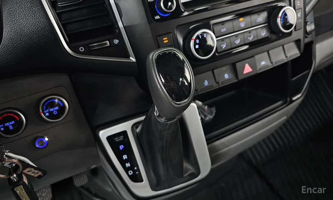 Hyundai Solati 2015 15-seater