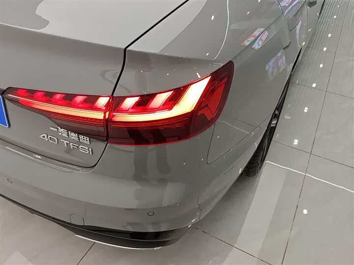 Audi A4L 2025 2025款 200万辆悦享版 40 TFSI 豪华动感型