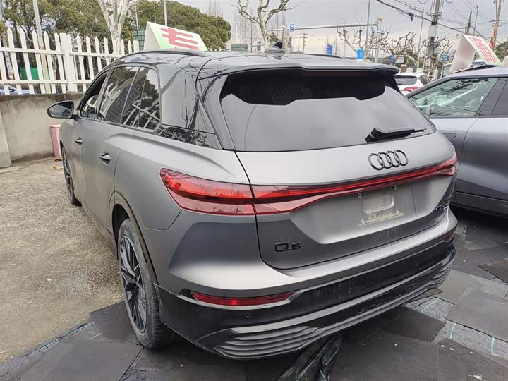 Audi Q5 e-tron 2022 2022款 40 e-tron 星耀型 机甲套装