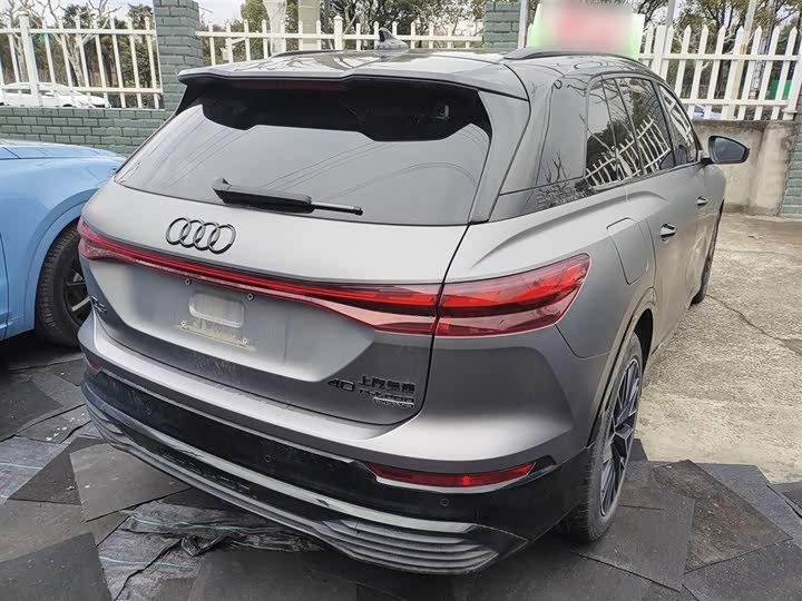 Audi Q5 e-tron 2022 2022款 40 e-tron 星耀型 机甲套装