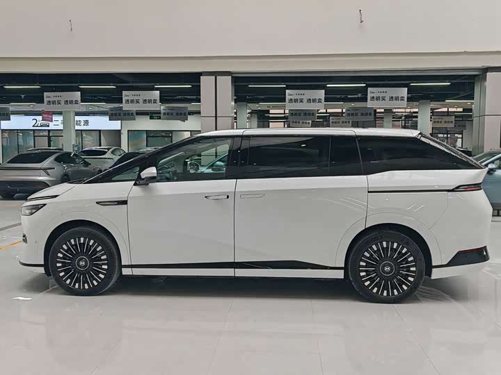 XPeng X9 2025 2025款 纯电 740超长续航 Max