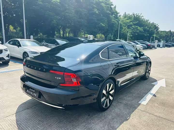 Volvo S90 Hybrid 2024 2024款 插电式混动 四驱长续航智雅豪华版