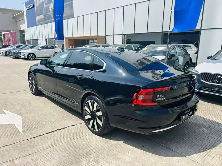 Volvo S90 Hybrid 2024 2024款 插电式混动 四驱长续航智雅豪华版