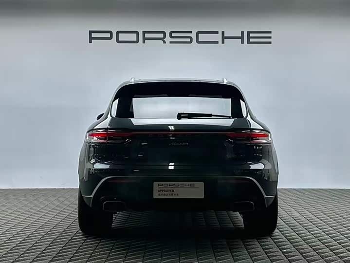 2025 Porsche Macan