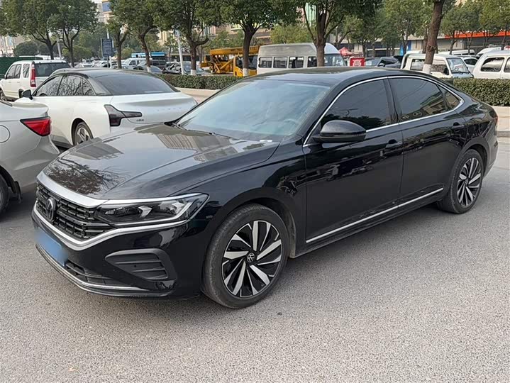 Volkswagen Passat 2025 2025款 出众款 380TSI 龙腾版