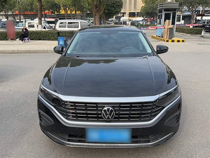 Volkswagen Passat 2025 2025款 出众款 380TSI 龙腾版
