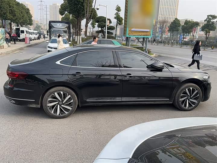 Volkswagen Passat 2025 2025款 出众款 380TSI 龙腾版